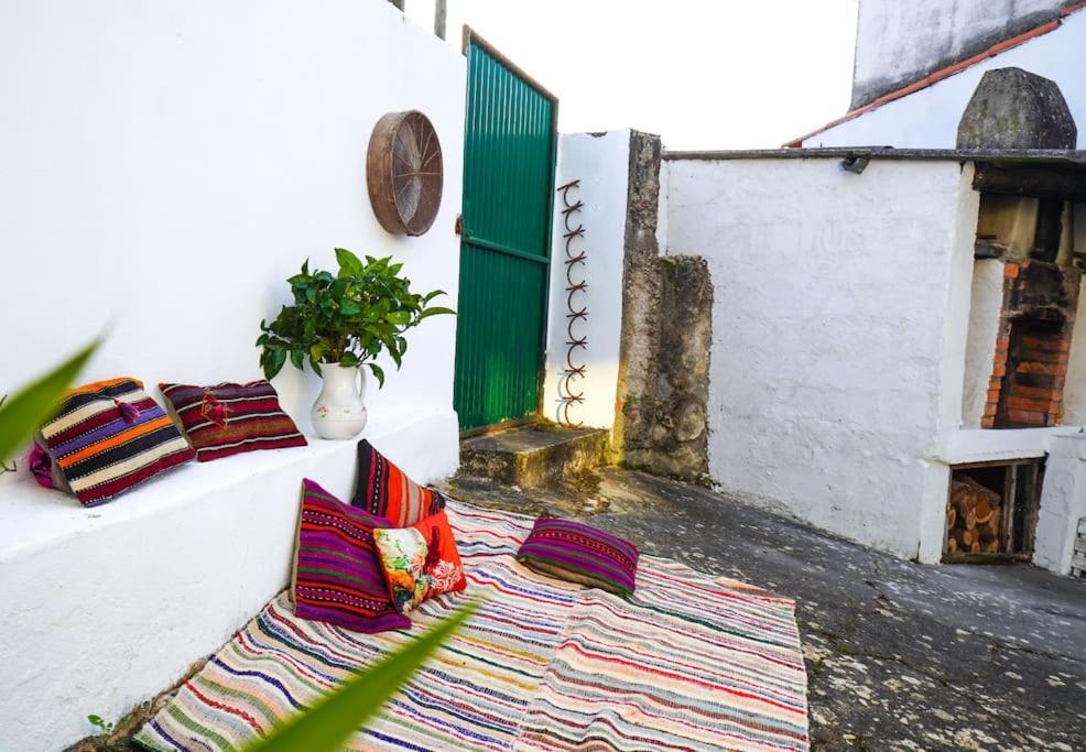 Casa Refugio Com Patio Interior Vakantiehuis Alcobaça